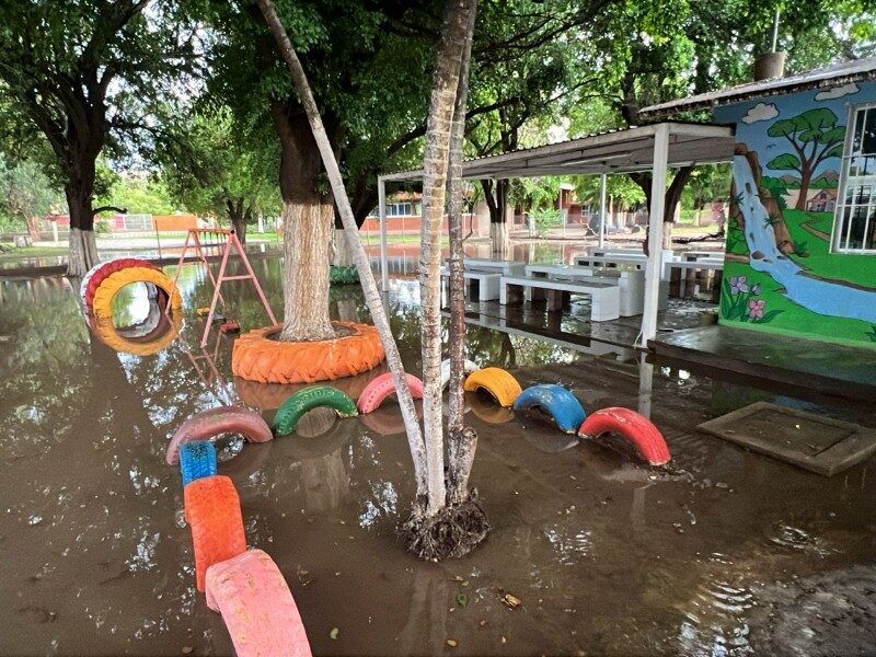 Por encharcamientos  por lluvias paralizan clases en Ahome; 10 escuelas suspenden labores