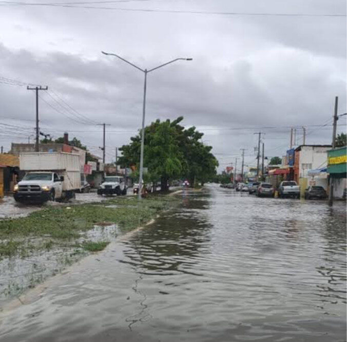 Lluvia provoca encharcamientos y fallas eléctricas en varias zonas del municipio de Ahome