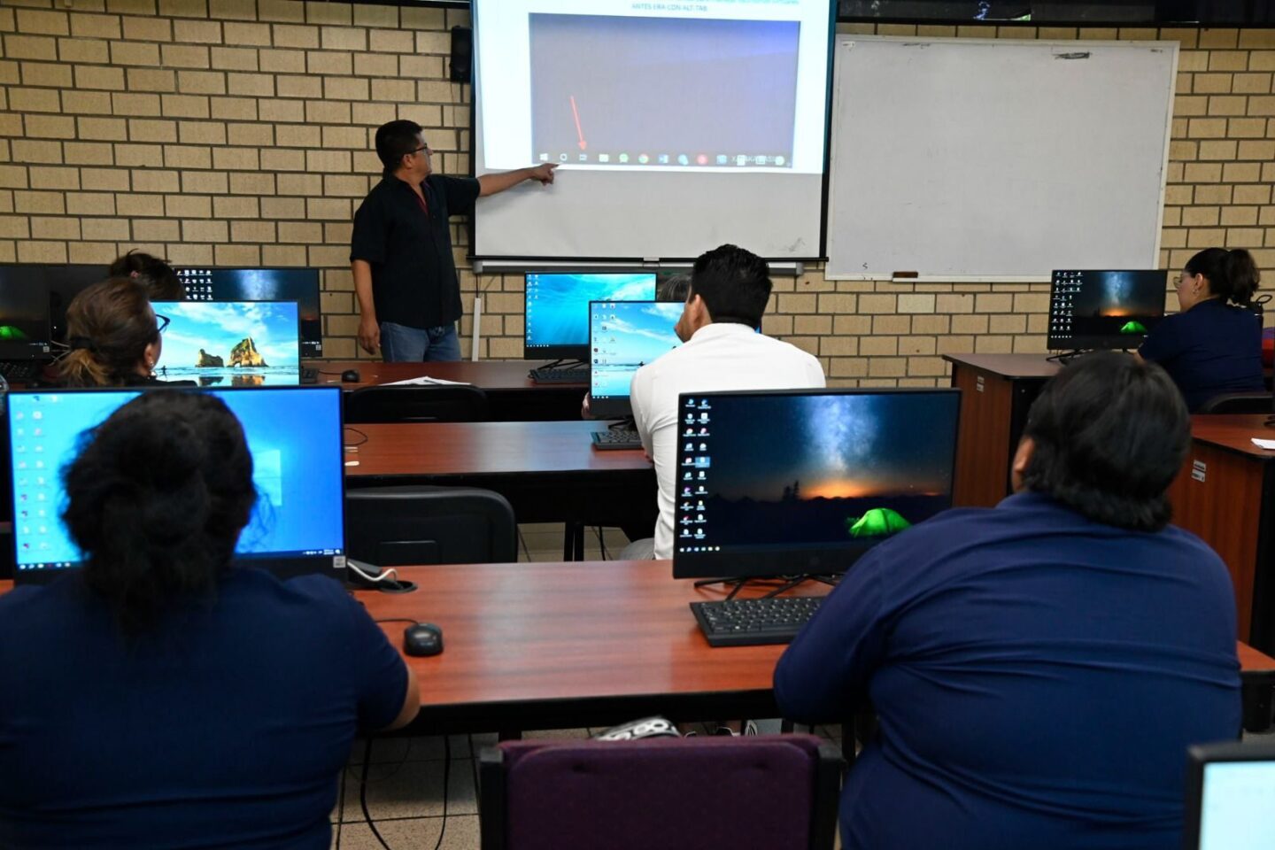 El Centro de Cómputo Universitario invita a ser parte de su oferta educativa a iniciar este mes, desde edición de video hasta las criptomonedas