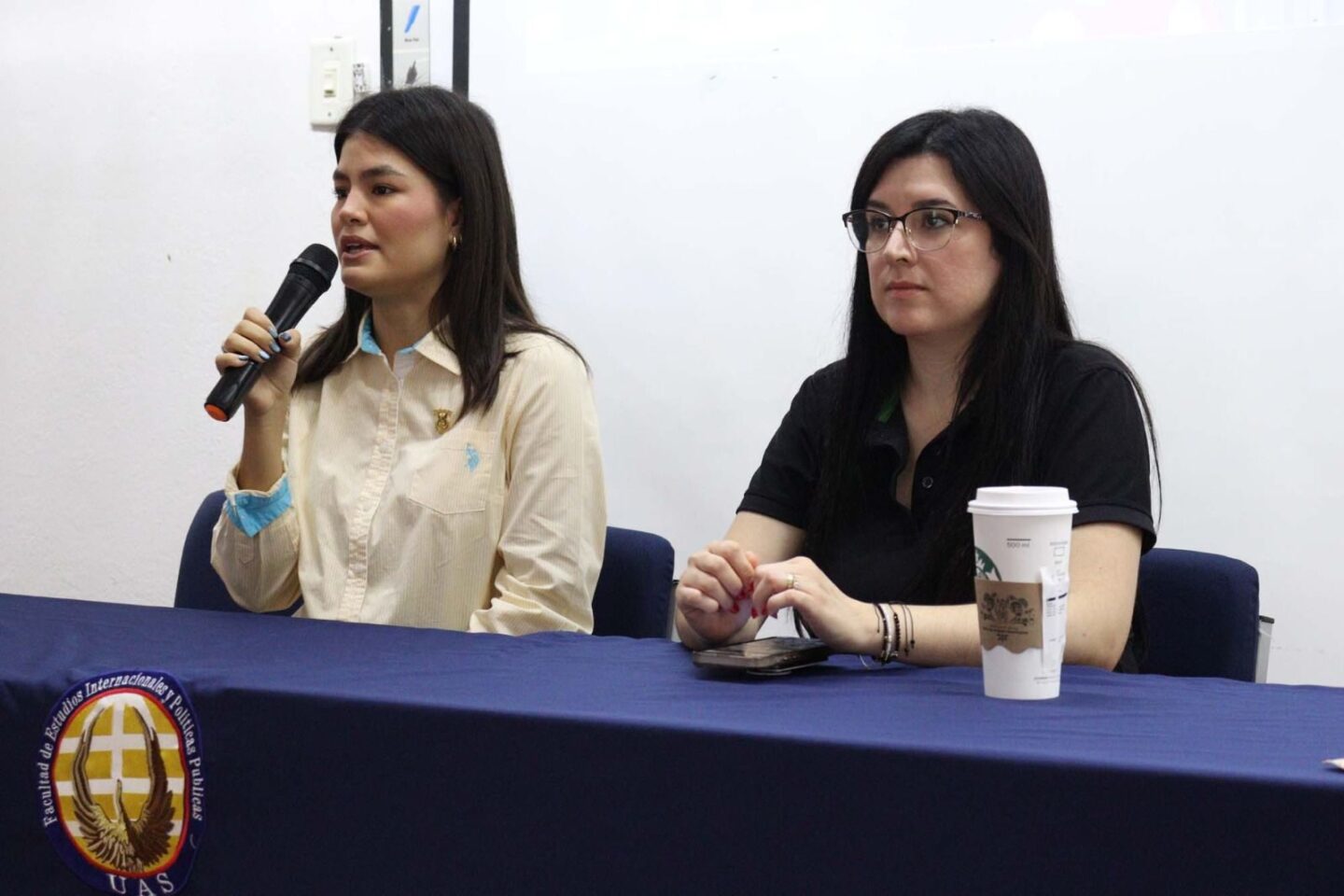 Llevan a la Facultad de Estudios Internacionales y Políticas Públicas de la UAS sesión informativa sobre el Programa de Intercambio Cultural de Verano de Disney 2026