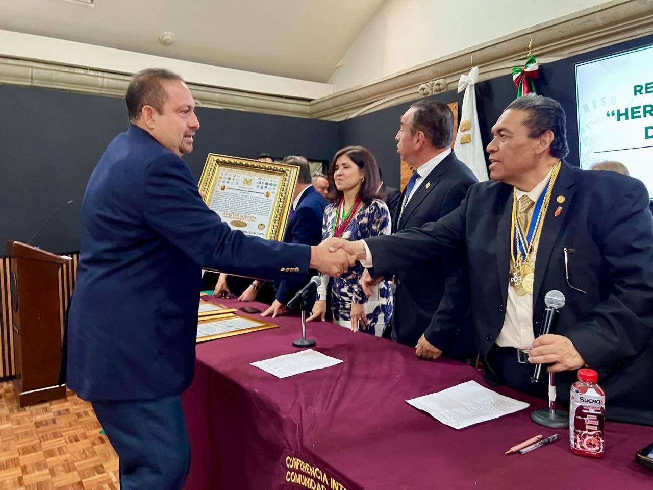 Édgar Guillermo Valdez, instructor de la Banda de Guerra y Escolta de la UAS, recibe el Doctorado Honoris Causa y la Medalla “Héroes y Heroínas de la Patria”