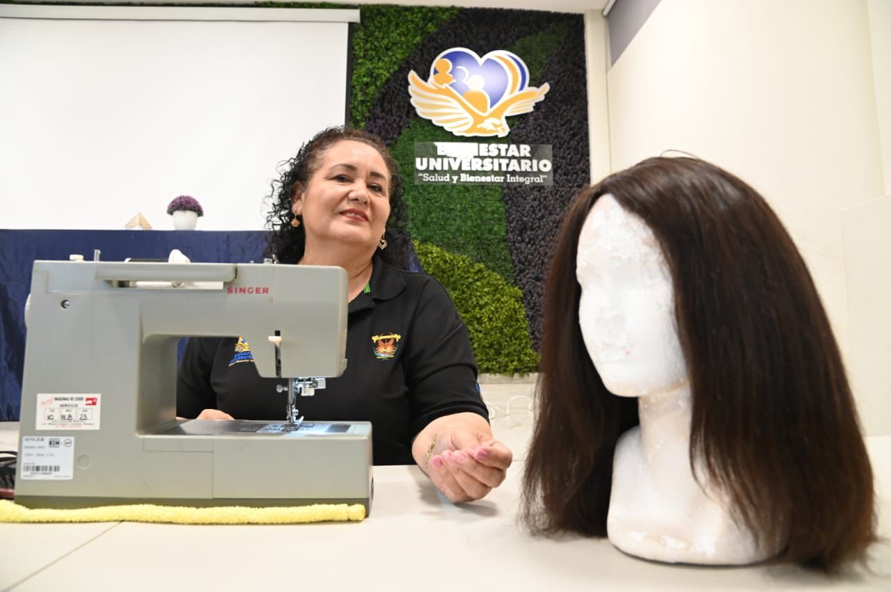 ¡Empatía y solidaridad! La Unidad de Bienestar Universitario entrega de manera altruista pelucas oncológicas, impactando en la calidad de vida y autoestima de las y los beneficiarios