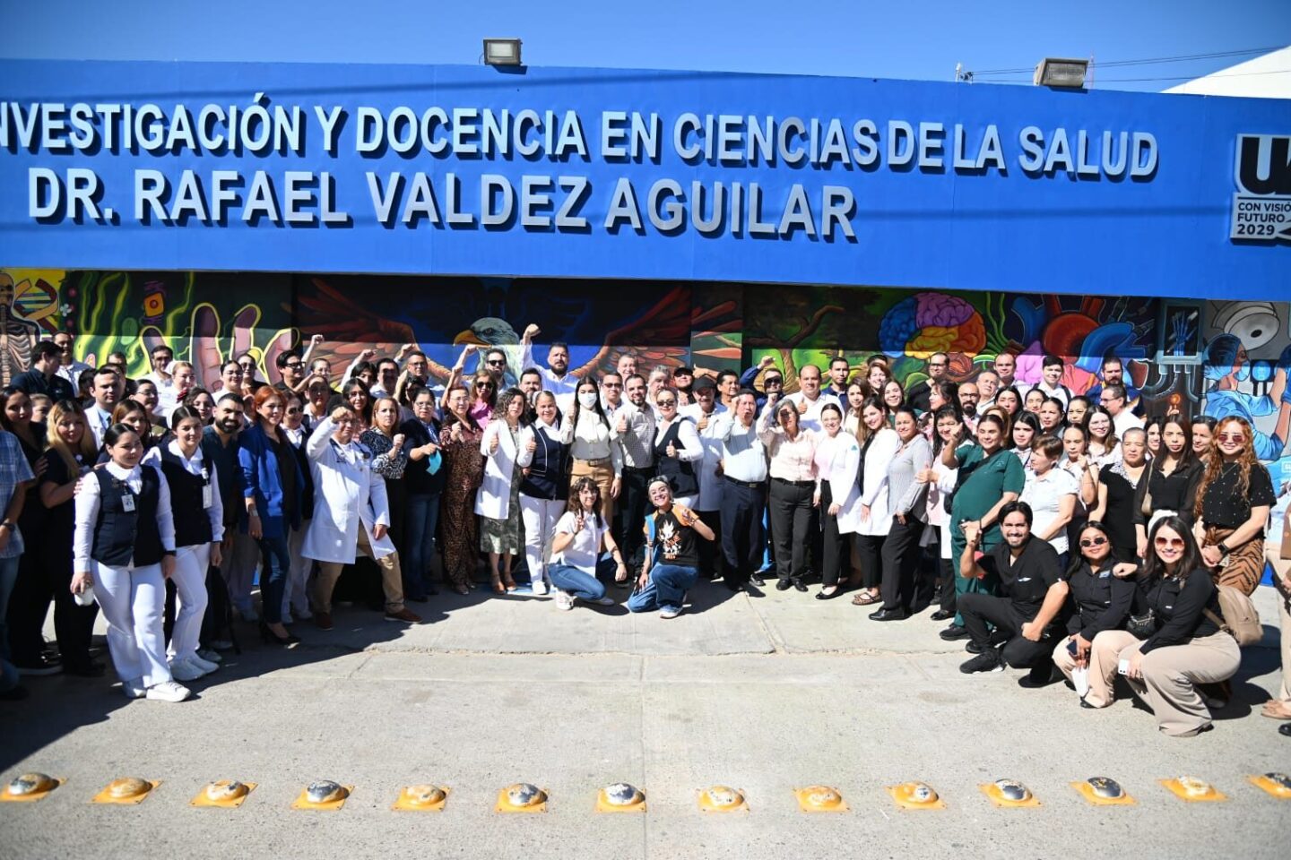 ¡Homenaje a su labor! Autoridades universitarias, con el apoyo de SUMA Sociedad Unida, inauguran en el CIDOCS el mural “Manos que curan, mentes que enseñan”