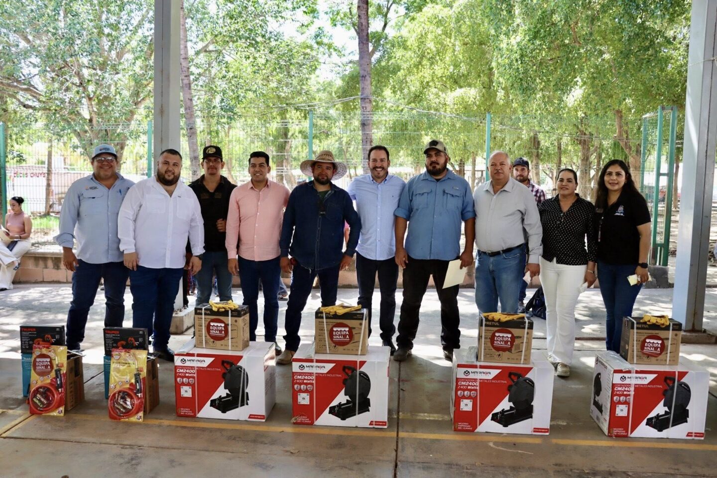 Entregan apoyos del programa ‘Equipa Sinaloa’ a emprendedores del municipio de Sinaloa