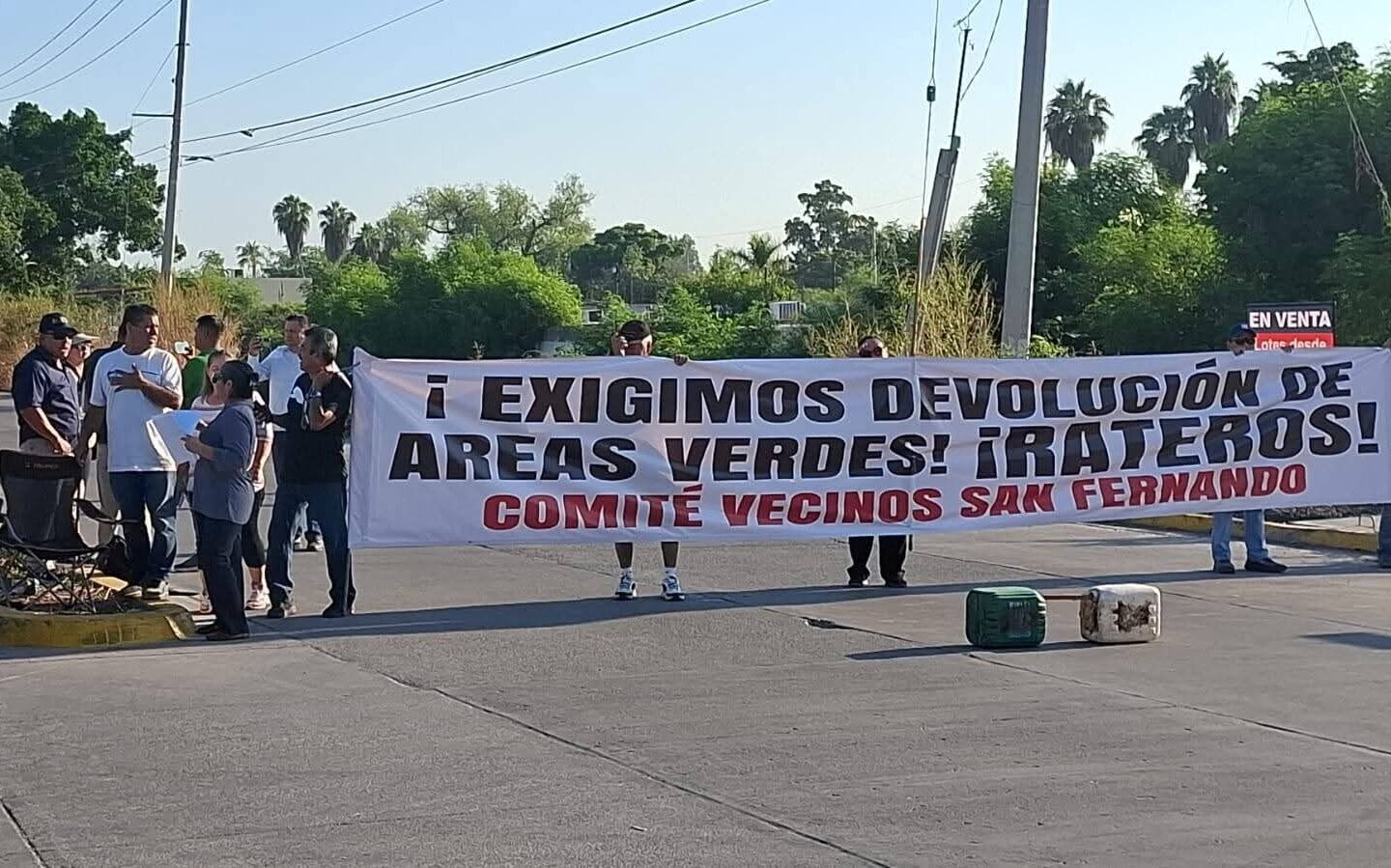 Vecinos de San Fernando bloquean el Rosales; exigen devolución de áreas verdes