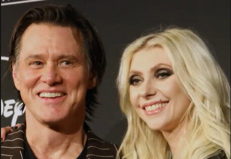 Un reencuentro inesperado entre el Grinch y Cindy Lu en la alfombra roja