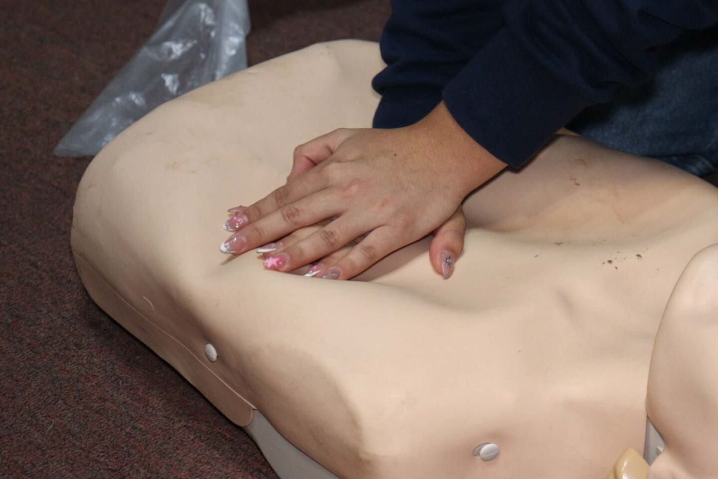 Estudiantes de la Facultad de Enfermería Culiacán son capacitados por especialistas de la Cruz Roja Mexicana en Reanimación Cardiopulmonar