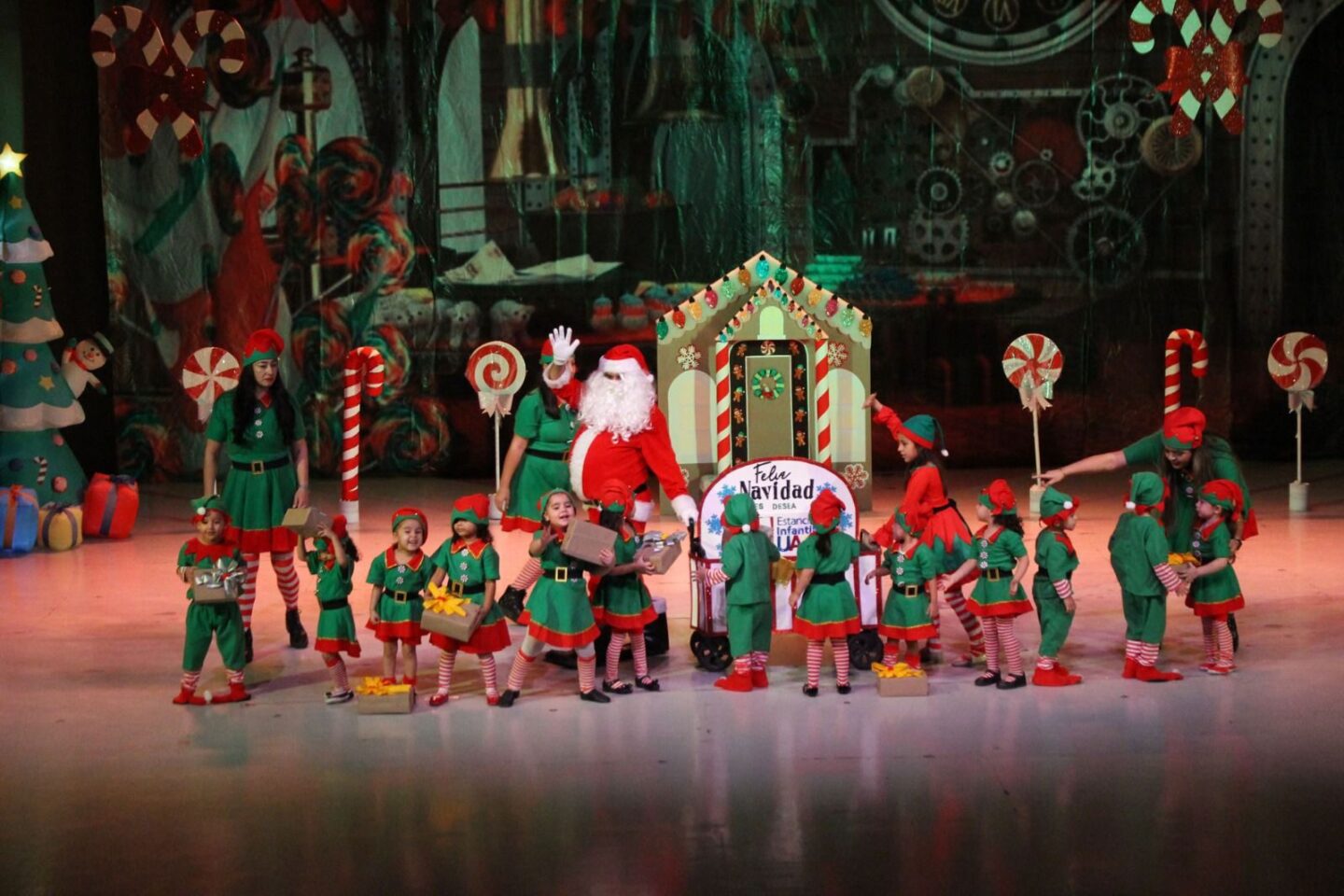 Con luces, música y mucho amor, la Estancia Infantil lleva a cabo su Festival Navideño 2025, donde las y los pequeños derrocharon su gran talento