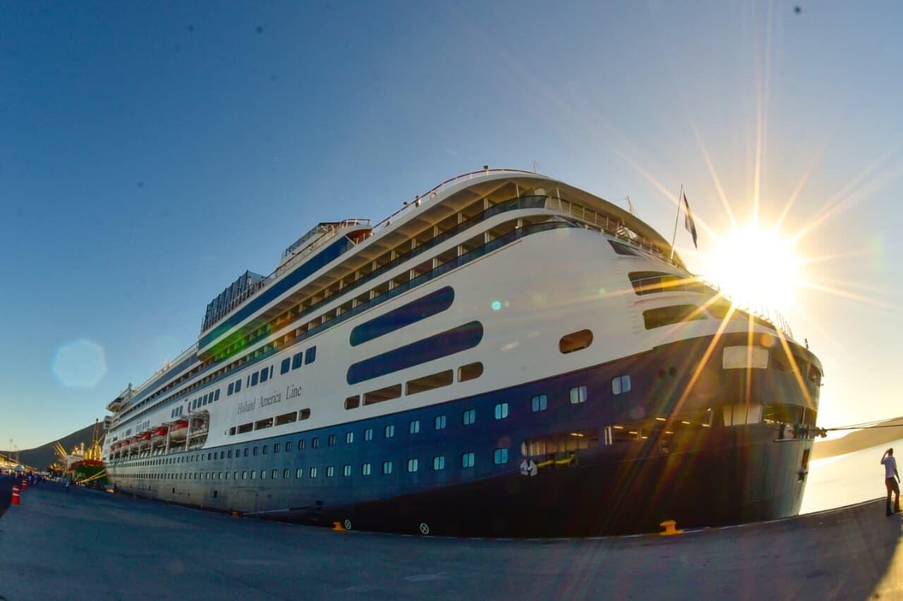 Zaandam arriba a Topolobampo y fortalece la presencia internacional de Ahome como destino turístico