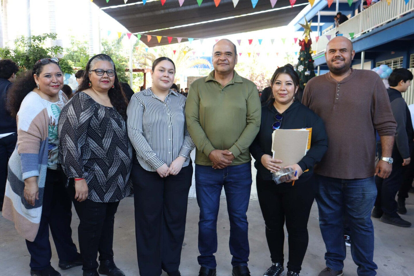 Estudiantes de la Preparatoria Rafael Buelna Tenorio realizan la “Feria del Emprendimiento Buelna 2025”, con más de 100 proyectos de beneficio social