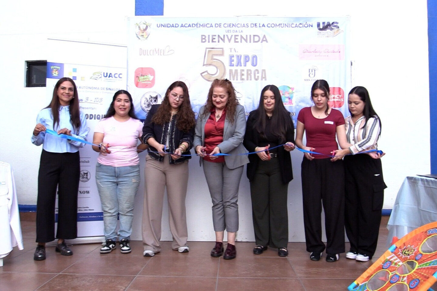 De la teoría al stand: Estudiantes de Ciencias de la Comunicación muestran su potencial emprendedor a través de la quinta edición de Expo Merca