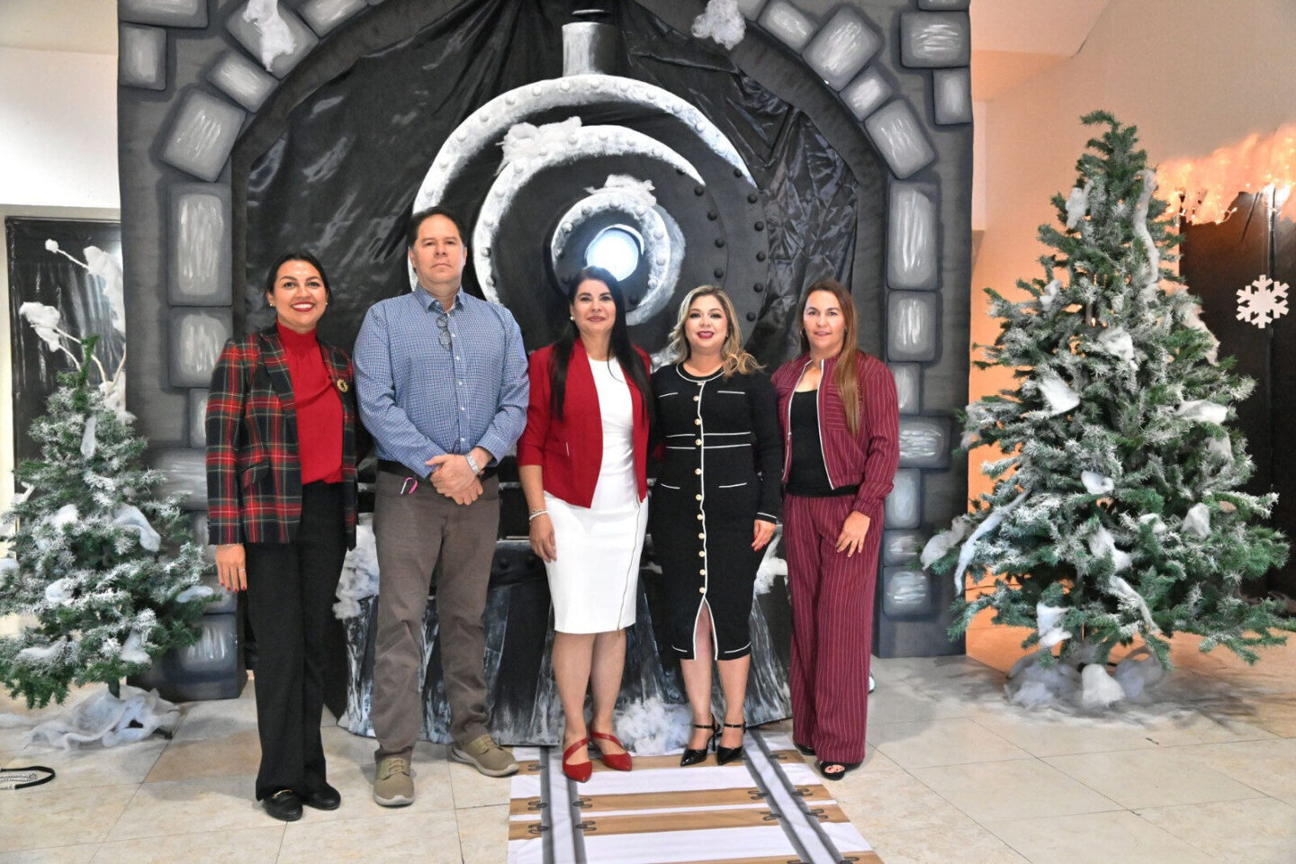 Con los pequeños universitarios en un viaje de magia, baile y color, el Jardín de Niños de la UAS celebró su tradicional Festival Navideño 2025