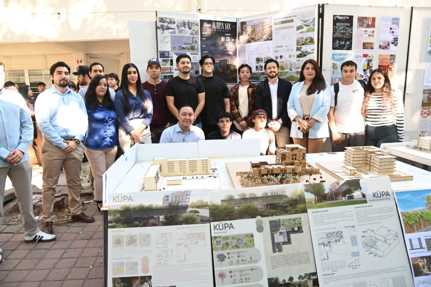 Futuros arquitectos presentan su formación integral en la tradicional Expo FAUAS; más de 150 proyectos reflejan la creatividad y calidad académica