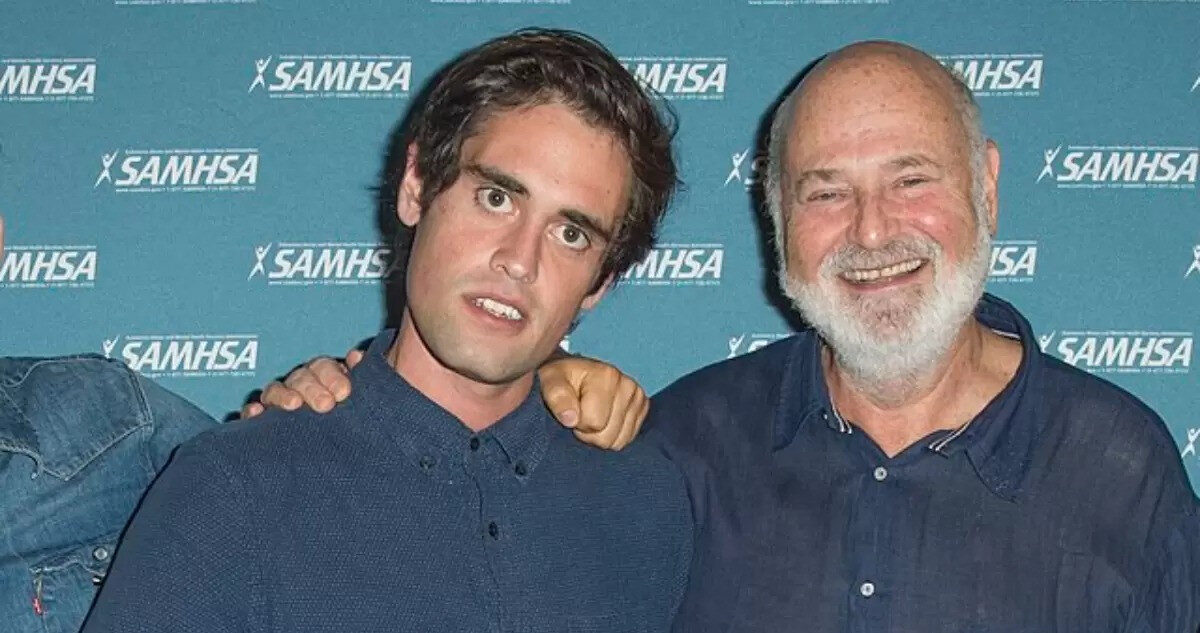 Hijo de Rob Reiner enfrenta cargos por la muerte de sus padres