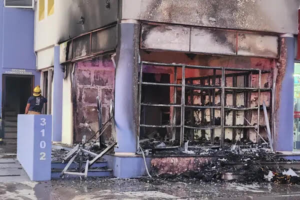 Incendian un local de venta de uniformes en el sector Horizontes de Culiacán