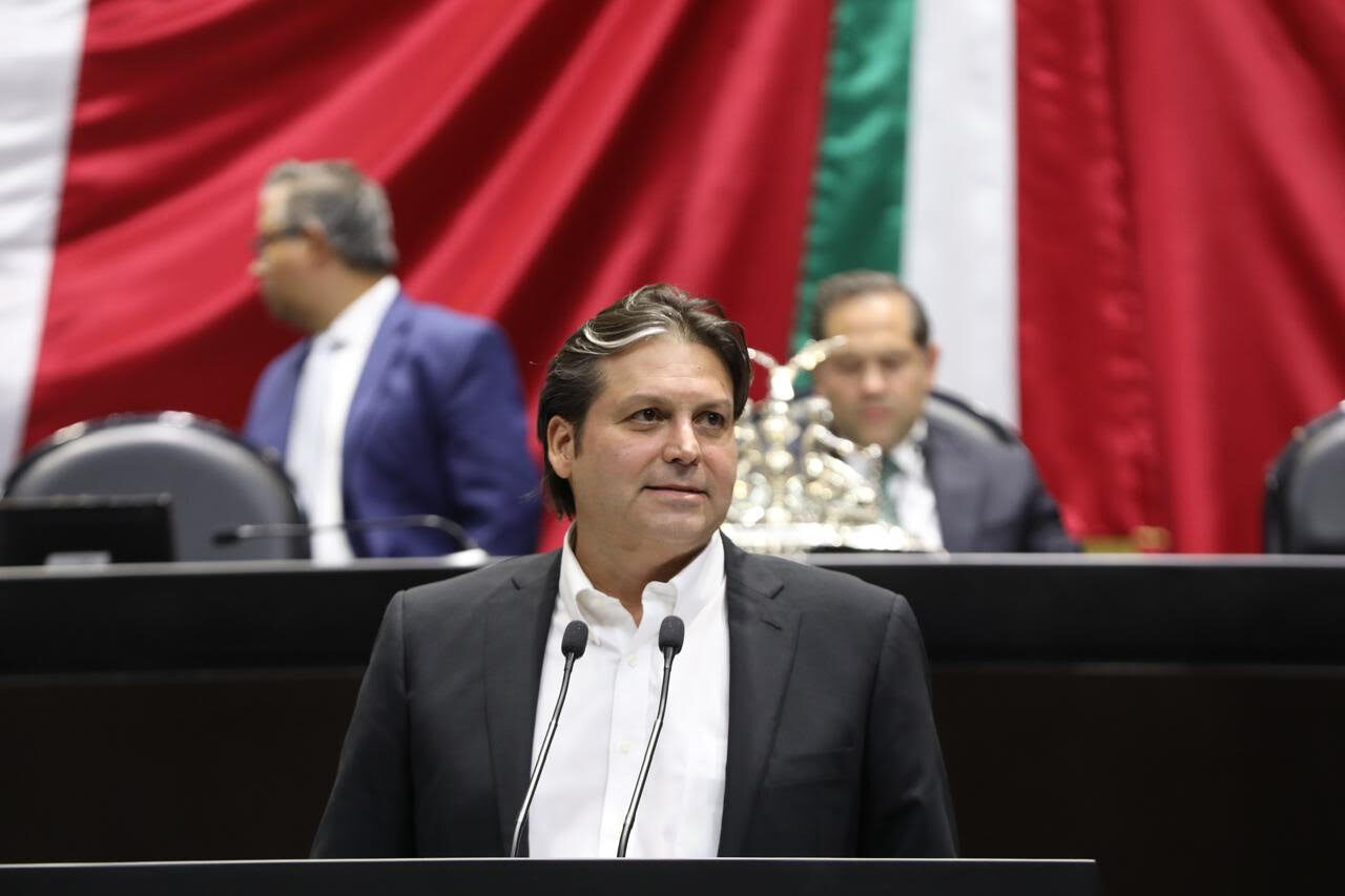 ❞𝐍𝐈𝐍𝐆𝐔́𝐍 𝐍𝐈𝐍̃𝐎 𝐃𝐄𝐁𝐄𝐑𝐈́𝐀 𝐂𝐑𝐄𝐂𝐄𝐑 𝐒𝐈𝐍 𝐔𝐍𝐀 𝐅𝐀𝐌𝐈𝐋𝐈𝐀❞: 𝐌𝐀𝐑𝐈𝐎 𝐙𝐀𝐌𝐎𝐑𝐀 𝐋𝐀𝐍𝐙𝐀 𝐇𝐈𝐒𝐓𝐎́𝐑𝐈𝐂𝐀 𝐑𝐄𝐅𝐎𝐑𝐌𝐀 𝐏𝐀𝐑𝐀 𝐆𝐀𝐑𝐀𝐍𝐓𝐈𝐙𝐀𝐑 𝐄𝐋 𝐃𝐄𝐑𝐄𝐂𝐇𝐎 𝐀 𝐒𝐄𝐑 𝐀𝐃𝐎𝐏𝐓𝐀𝐃𝐎