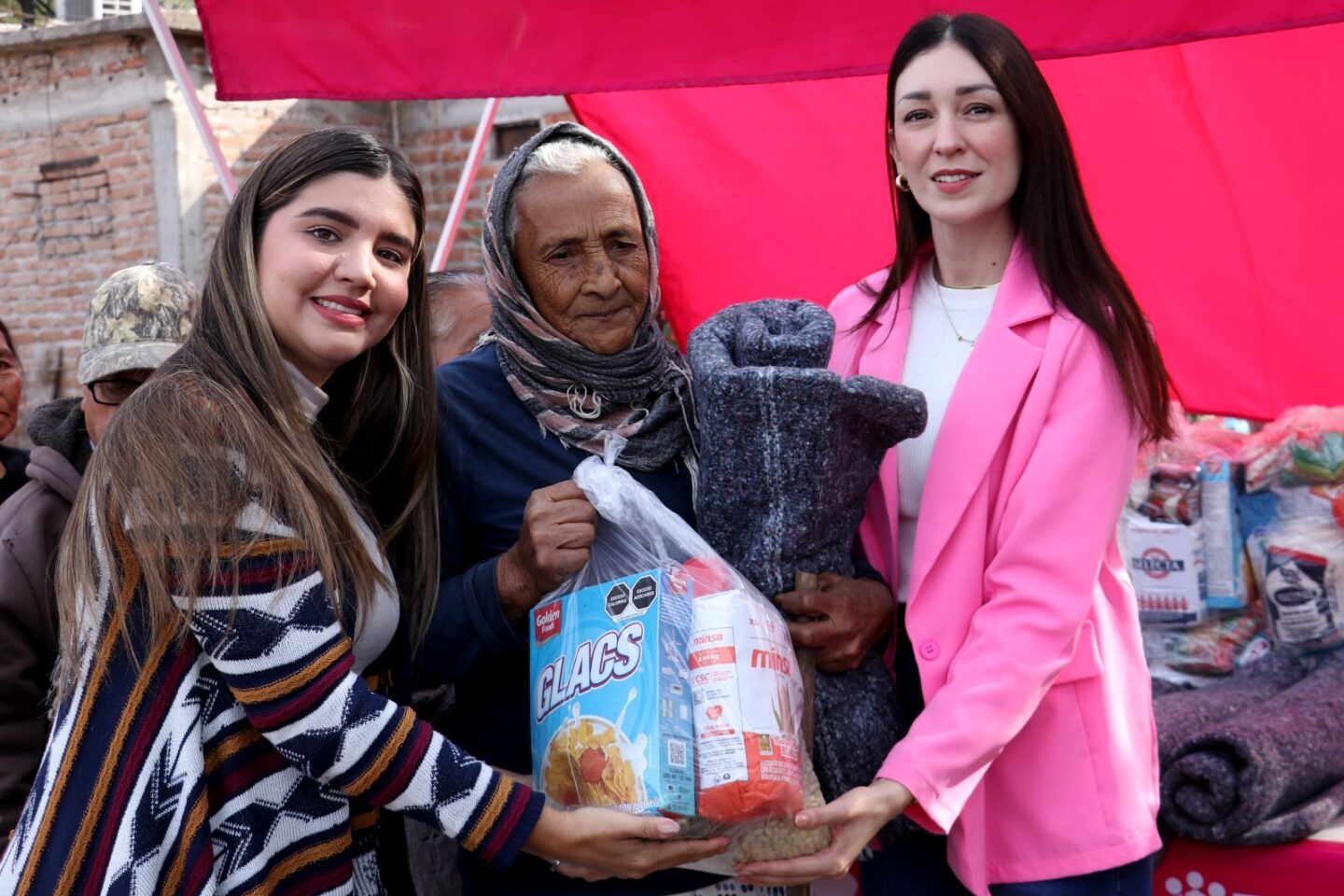 Inicia el programa “Abrigando Ahome” para atender a familias en situación vulnerable “Un apapacho para quienes nos necesitan en este invierno”