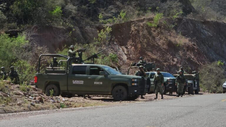 Grupo armado ataca a elementos  del Ejército Mexicano, abaten un agresor