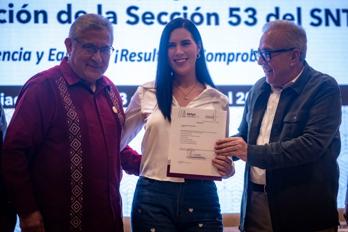 Gobernador Rocha encabeza entrega de bases a trabajadores del SNTE 53, que brindan certeza laboral