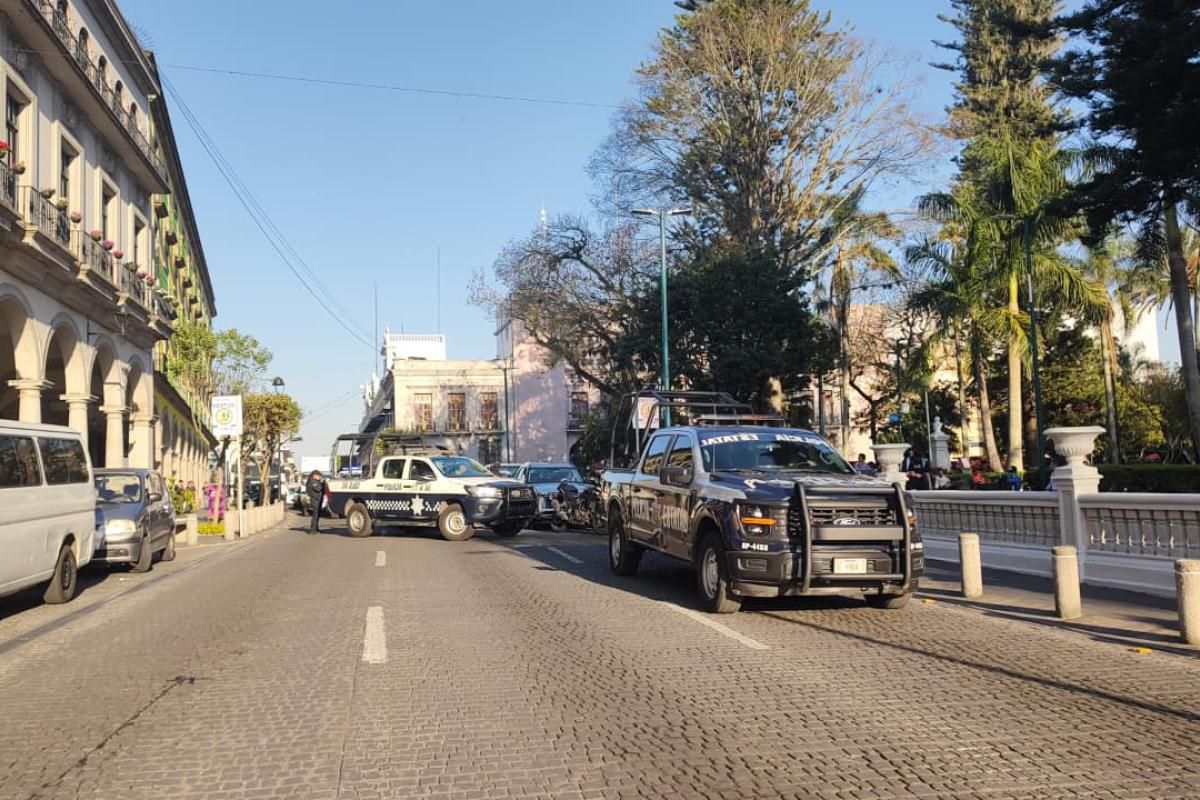 PANICO EN EL CENTRO DE XALAPA TRAS OPERATIVO POR VEHÍCULO CON REPORTE DE ROBO
