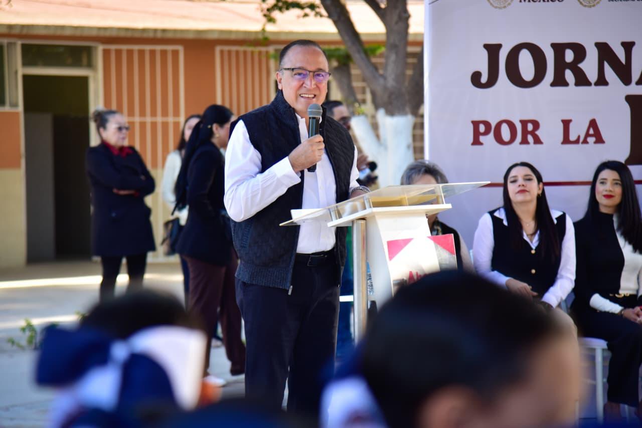 Niñas y niños del ejido 20 de Noviembre Nuevo honran a la Bandera y muestran el orgullo de vivir en “Ahome, la casa de Todos”.