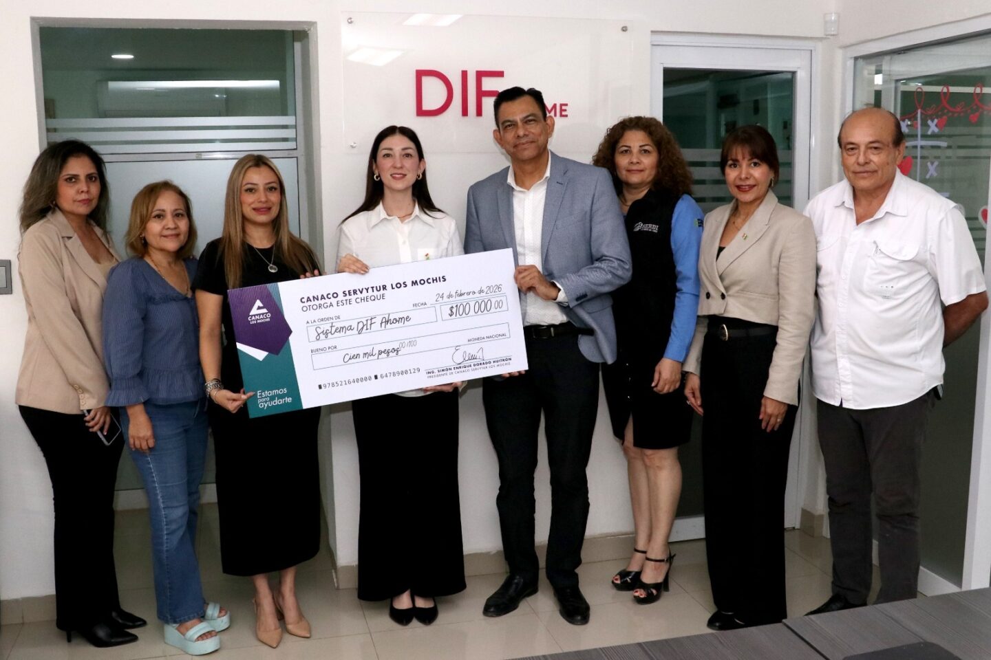 CANACO SERVYTUR Los Mochis entrega donativo de 100 mil pesos al Sistema DIF Ahome