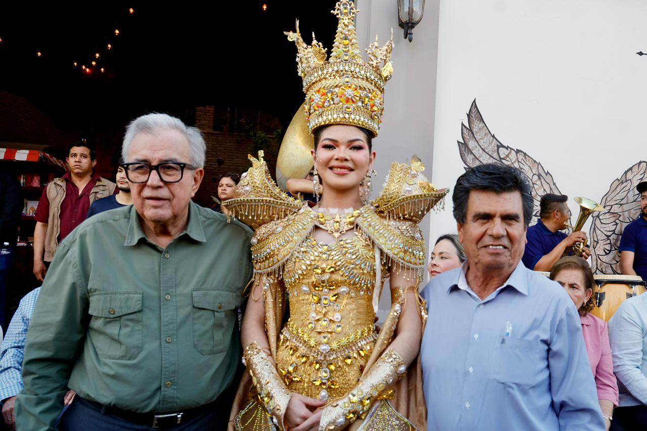 Gobernador Rocha presencia una tarde de carnaval en el Pueblo Mágico de Mocorito
