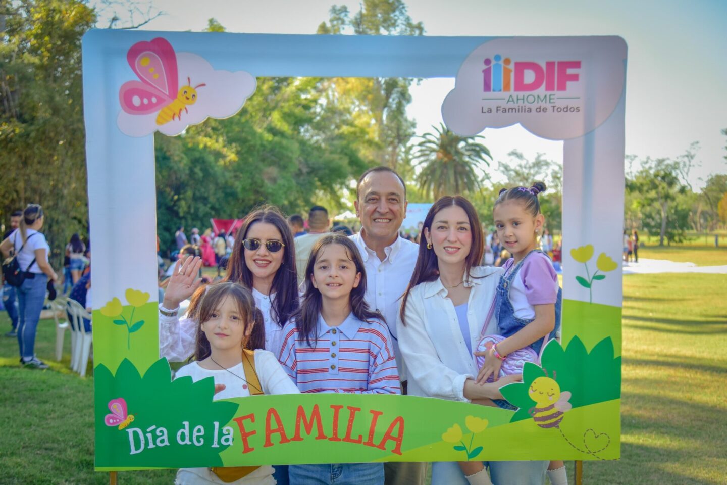 Alcalde Antonio Menéndez y DIF festejan el día con familias ahomenses