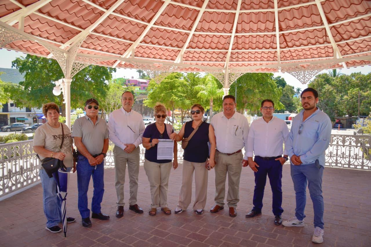 Supervisa Antonio Menéndez rehabilitación del kiosco de Topolobampo y alumbrado público