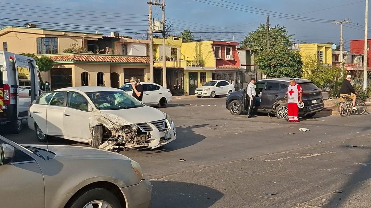 Dos mujeres lesionadas en Los Mochis, como resultado de un choque de vehículos